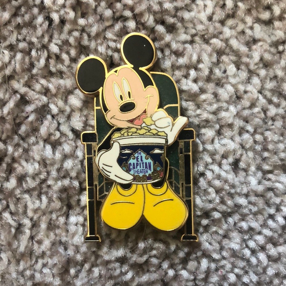 Disney Pin Limited Edition